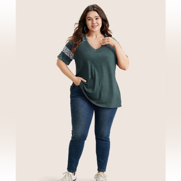 BloomChic Plus Size 2XL Ditsy Floral Colorblock Contrast Raglan Sleeve T-shirt - Picture 3 of 4